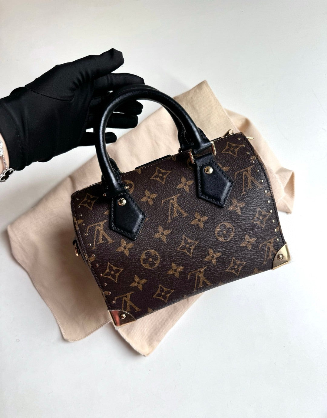 Pre-owned Certified Louis Vuitton LV Special Edition Speedy 20 Trunk Monogram Reverse with Golden Hardware, Not Used, w/ dust bag, strap, lock & key