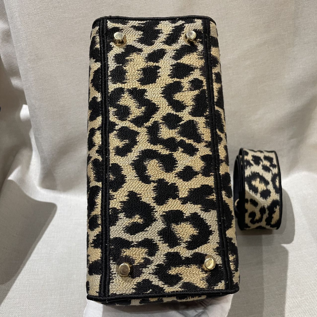 Pre-owned Certified Dior Medium Lady D-Lite in Leopard Print Canvas with Golden Hardware, 2022, w/ dust bag, strap