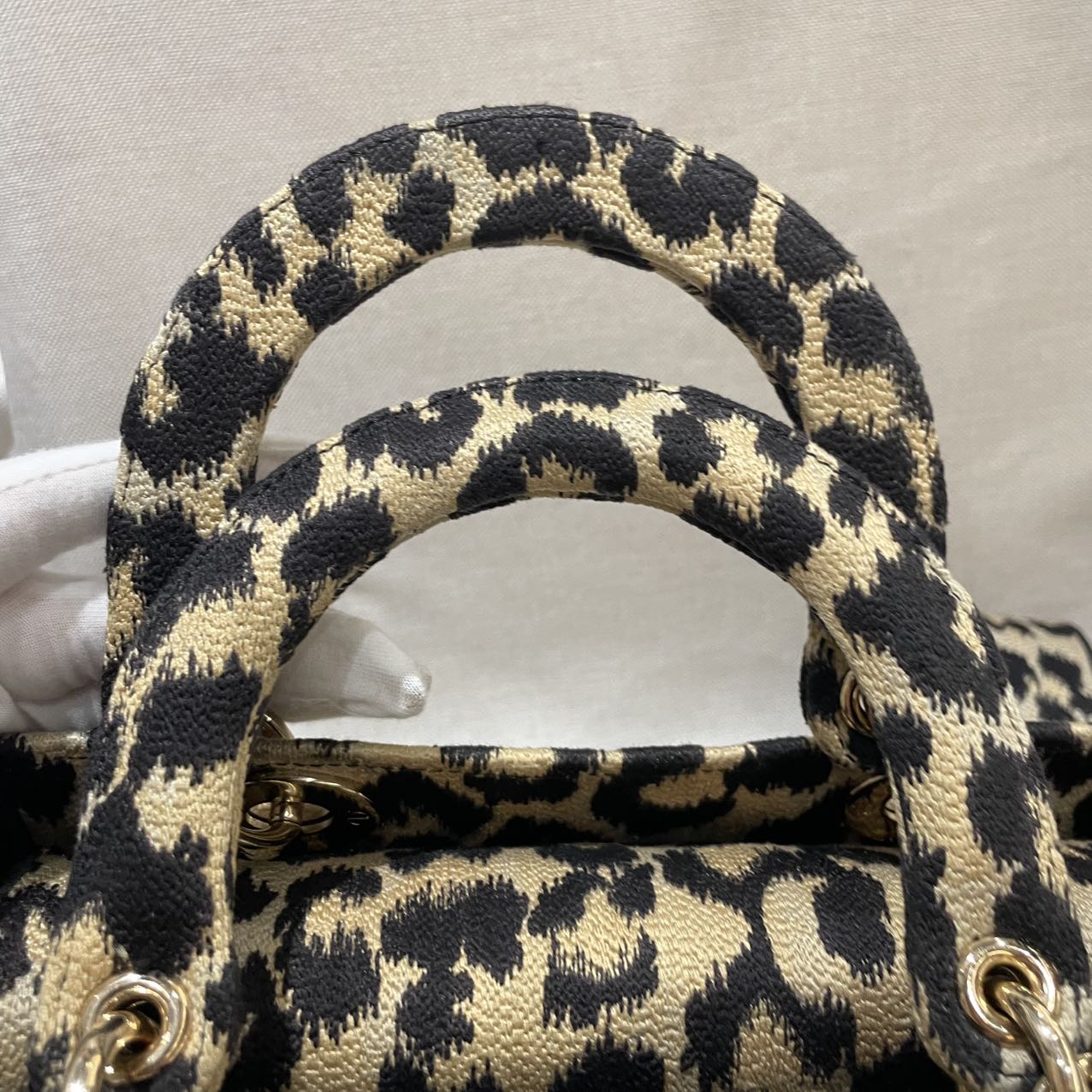 Pre-owned Certified Dior Medium Lady D-Lite in Leopard Print Canvas with Golden Hardware, 2022, w/ dust bag, strap