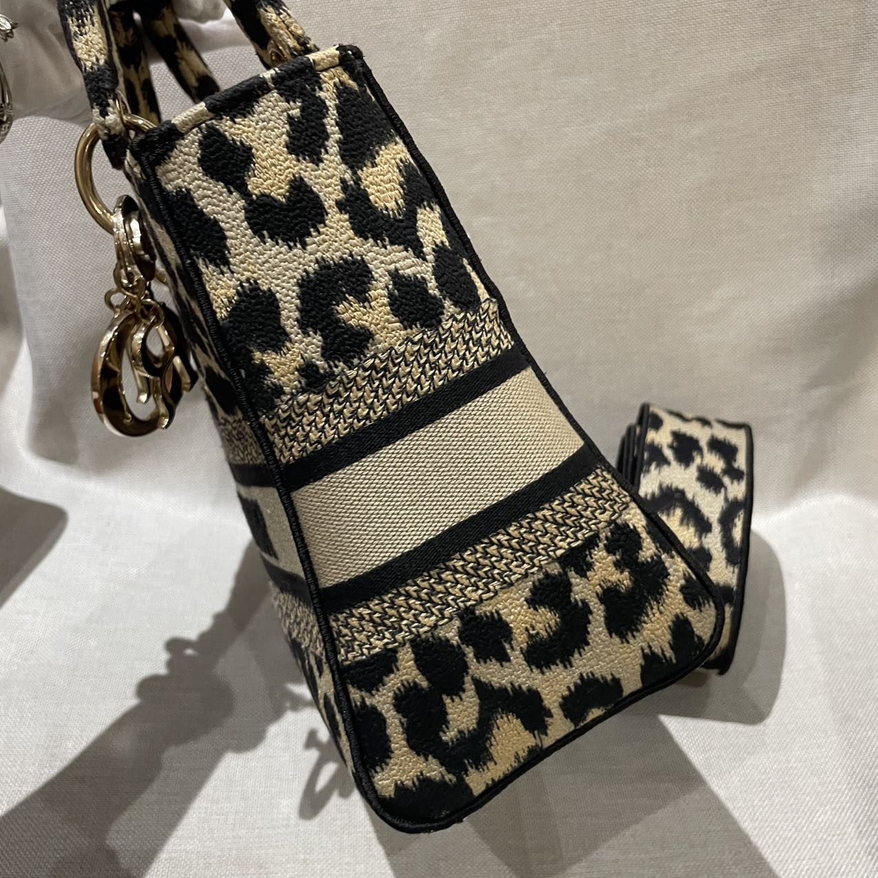 Pre-owned Certified Dior Medium Lady D-Lite in Leopard Print Canvas with Golden Hardware, 2022, w/ dust bag, strap
