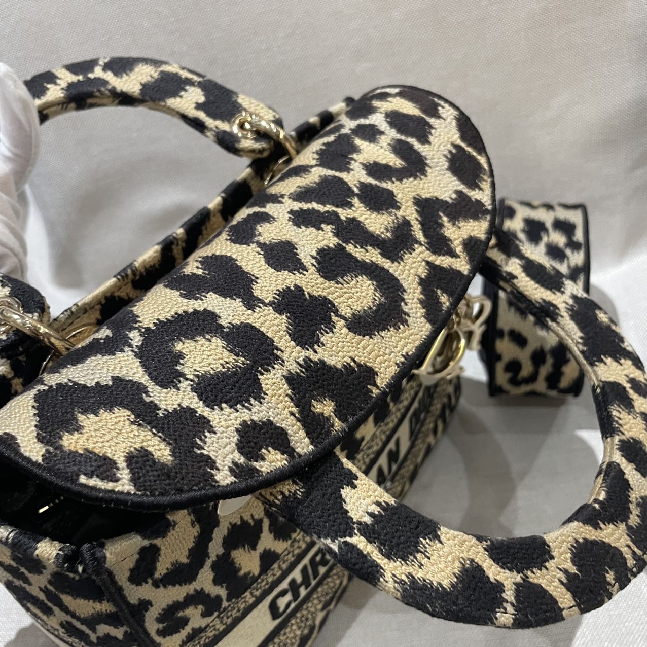 Pre-owned Certified Dior Medium Lady D-Lite in Leopard Print Canvas with Golden Hardware, 2022, w/ dust bag, strap