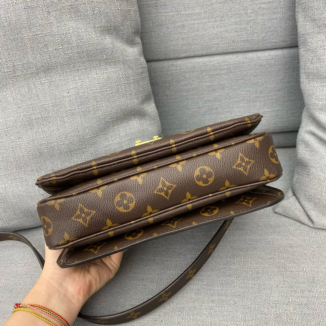 Pre-owned LV Louis Vuitton Pochette Metis Monogram, 2016