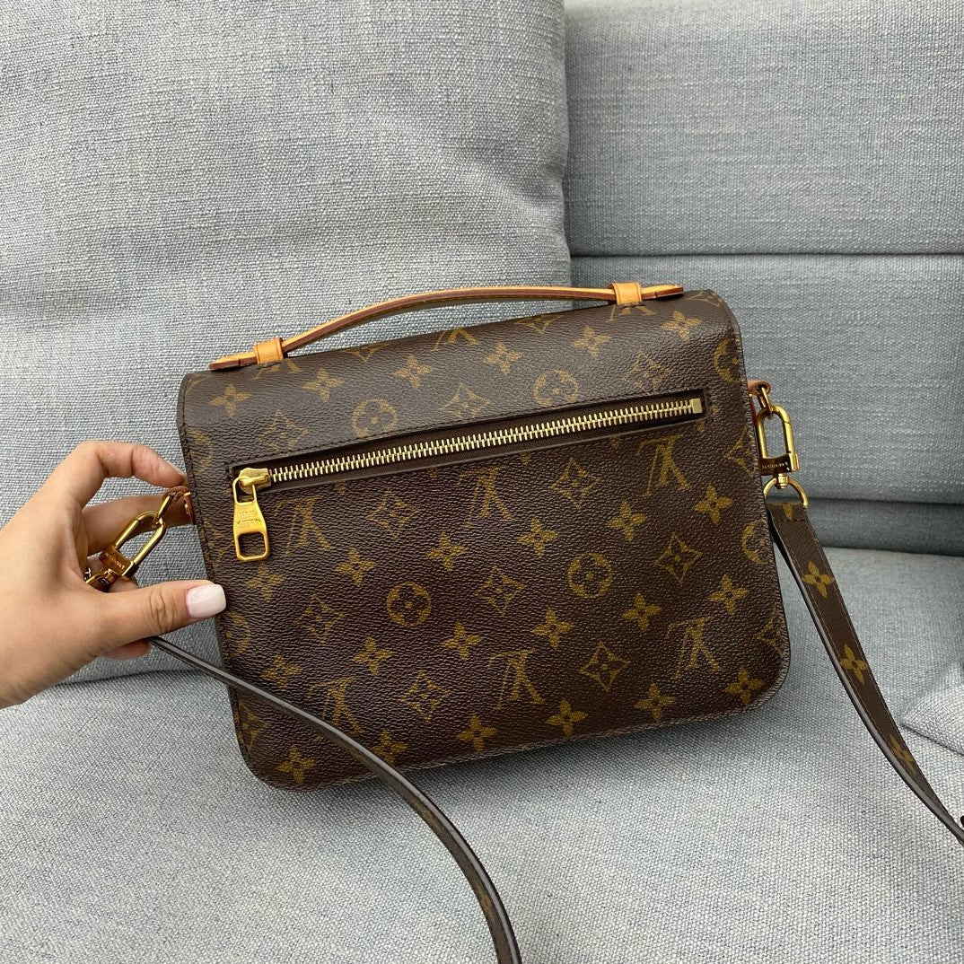 Pre-owned LV Louis Vuitton Pochette Metis Monogram, 2016