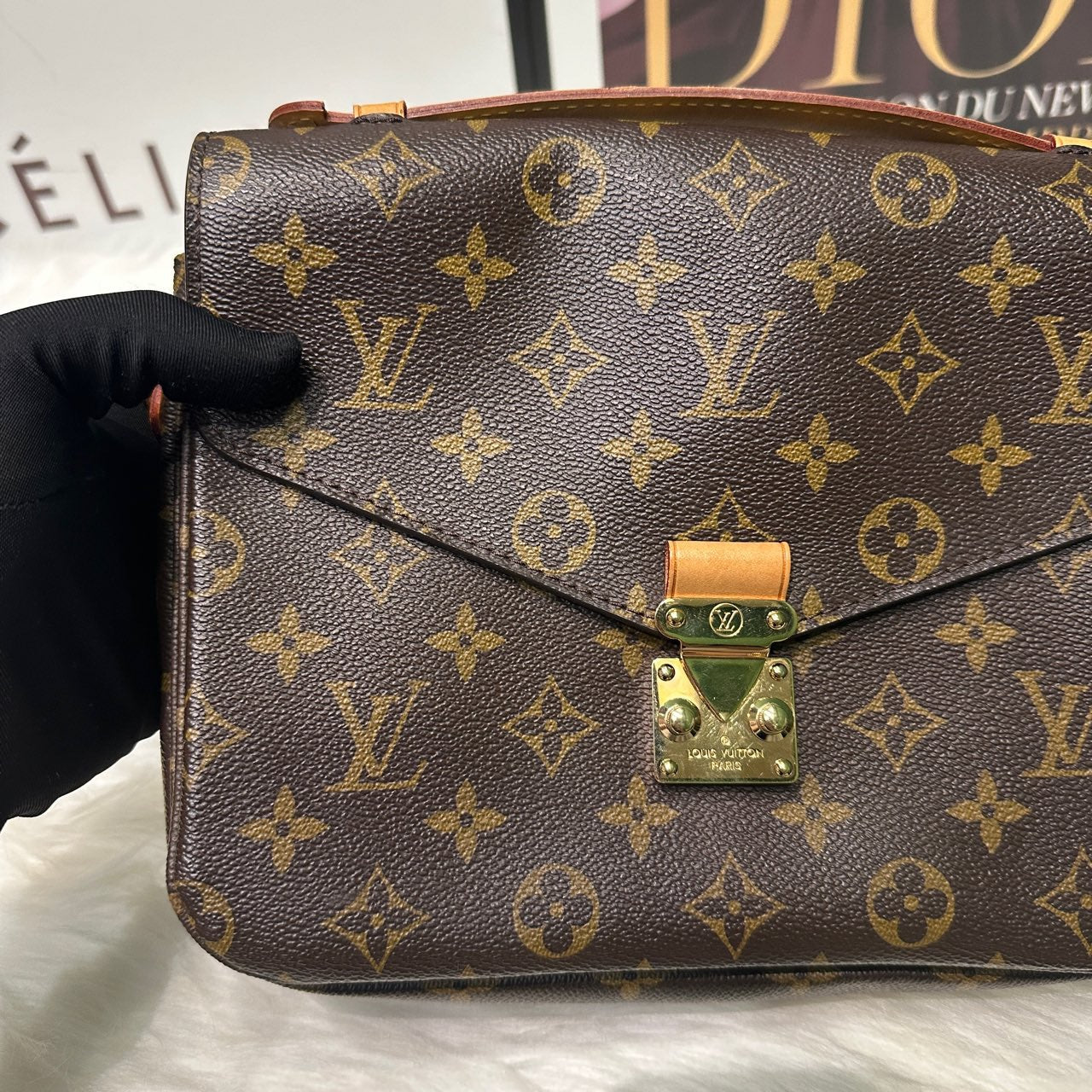 Pre-owned LV Louis Vuitton Pochette Metis Monogram, 2016, w/ dust bag, strap