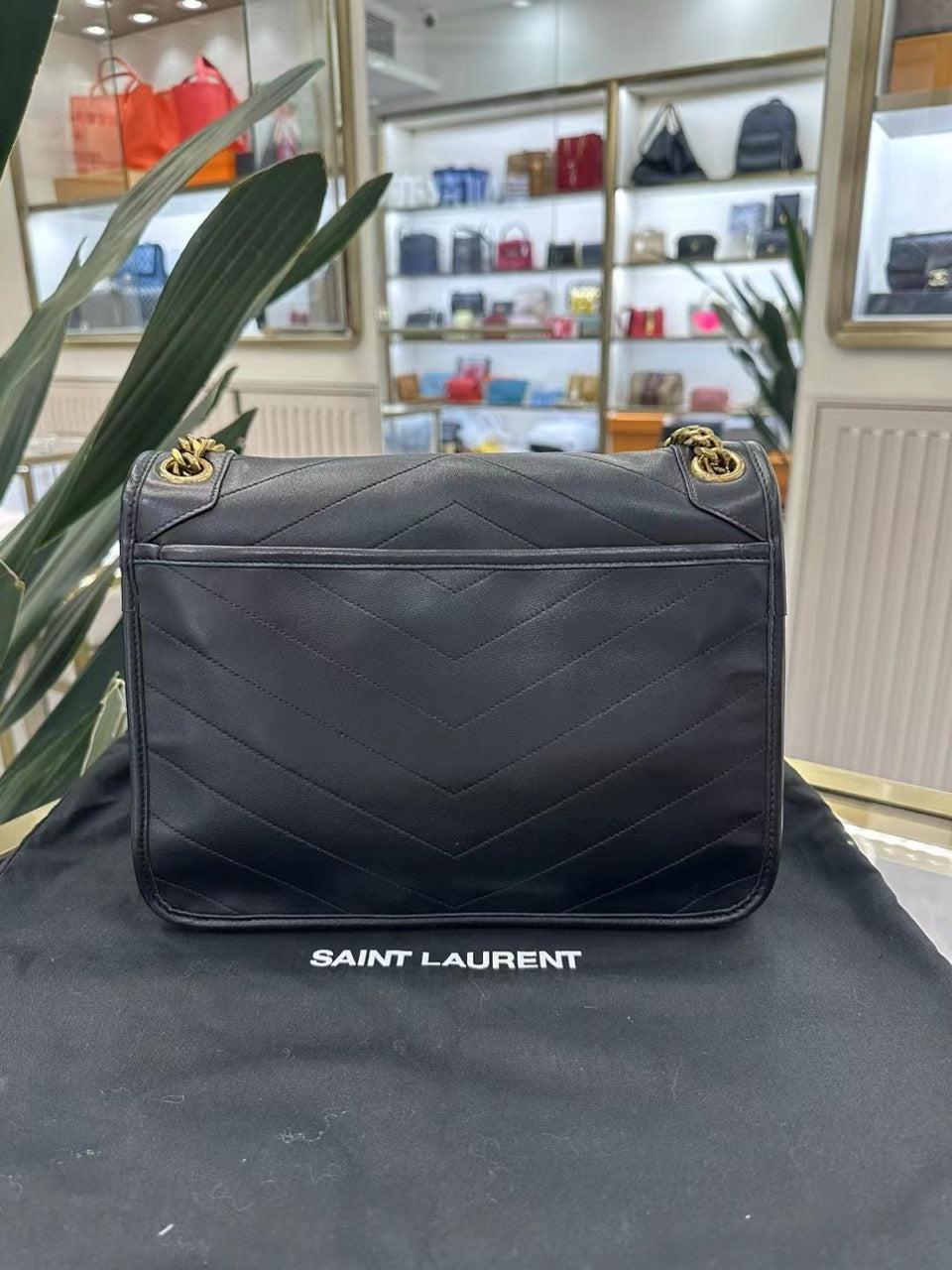 Pre-owned YSL Saint Laurent Medium Niki Black Lambskin Golden hw, Like New, w/ dust bag, card