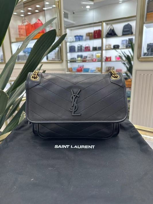 Pre-owned YSL Saint Laurent Medium Niki Black Lambskin Golden hw, Like New, w/ dust bag, card