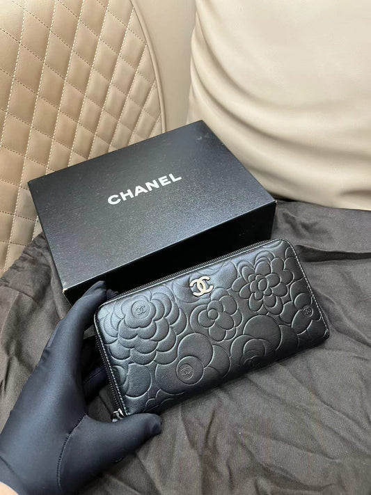 New Gems | Pre-owned Chanel Camellia Zip around Wallet Black w/ Silver interior